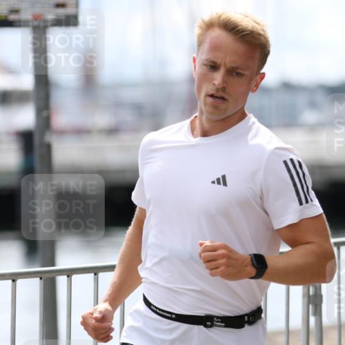 16.08.2026 - KN Förde Triathlon 2026 Antke Förster http://msf.ph/oto/10003946 16.08.2026 13:30:10 Laufen  meine-sportfotos.de