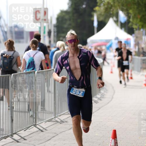 16.08.2026 - KN Förde Triathlon 2026 Antke Förster http://msf.ph/oto/10003978 16.08.2026 13:30:46 Laufen 3, 552 meine-sportfotos.de