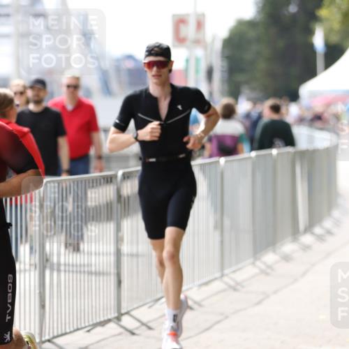 16.08.2026 - KN Förde Triathlon 2026 Antke Förster http://msf.ph/oto/10004094 16.08.2026 13:31:39 Laufen 9 meine-sportfotos.de
