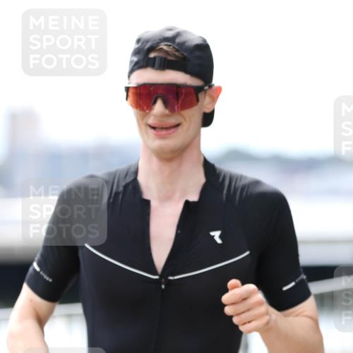 16.08.2026 - KN Förde Triathlon 2026 Antke Förster http://msf.ph/oto/10004110 16.08.2026 13:31:42 Laufen  meine-sportfotos.de