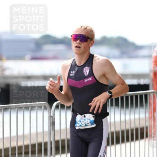16.08.2026 - KN Förde Triathlon 2026 Antke Förster http://msf.ph/oto/10004202 16.08.2026 13:32:35 Laufen 588, 7001 meine-sportfotos.de
