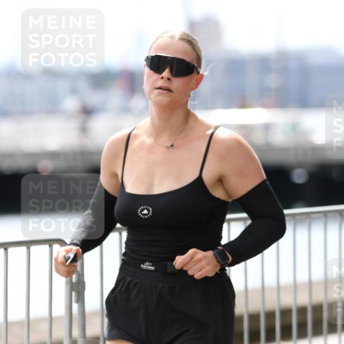 16.08.2026 - KN Förde Triathlon 2026 Antke Förster http://msf.ph/oto/10004210 16.08.2026 13:32:38 Laufen  meine-sportfotos.de