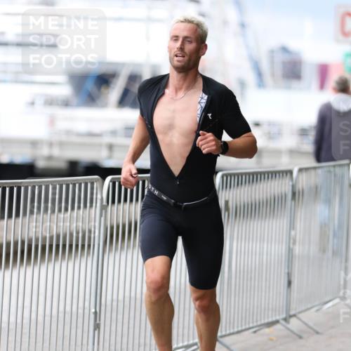 16.08.2026 - KN Förde Triathlon 2026 Antke Förster http://msf.ph/oto/10004385 16.08.2026 11:49:57 Laufen  meine-sportfotos.de
