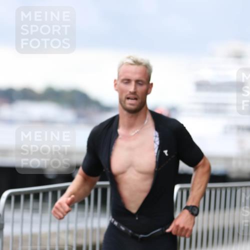 16.08.2026 - KN Förde Triathlon 2026 Antke Förster http://msf.ph/oto/10004389 16.08.2026 11:49:57 Laufen  meine-sportfotos.de