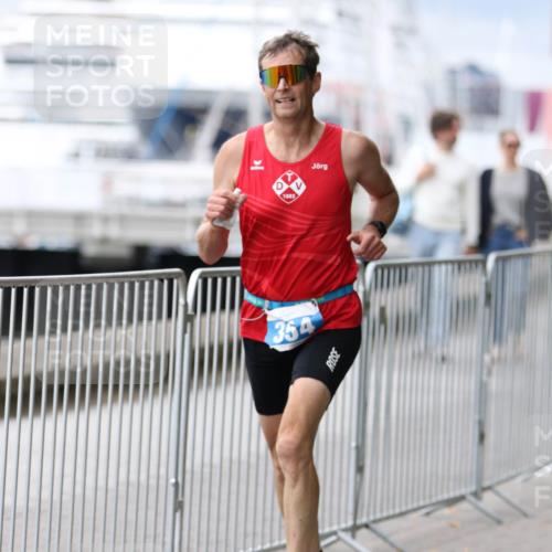 16.08.2026 - KN Förde Triathlon 2026 Antke Förster http://msf.ph/oto/10004429 16.08.2026 11:50:14 Laufen 354, 1885 meine-sportfotos.de