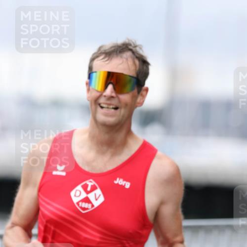 16.08.2026 - KN Förde Triathlon 2026 Antke Förster http://msf.ph/oto/10004441 16.08.2026 11:50:16 Laufen 354, 1885 meine-sportfotos.de