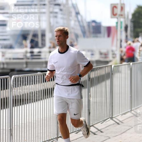 16.08.2026 - KN Förde Triathlon 2026 Antke Förster http://msf.ph/oto/10004478 16.08.2026 13:34:53 Laufen  meine-sportfotos.de