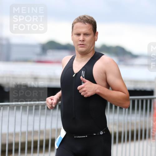 16.08.2026 - KN Förde Triathlon 2026 Antke Förster http://msf.ph/oto/10004497 16.08.2026 11:50:36 Laufen 2 meine-sportfotos.de