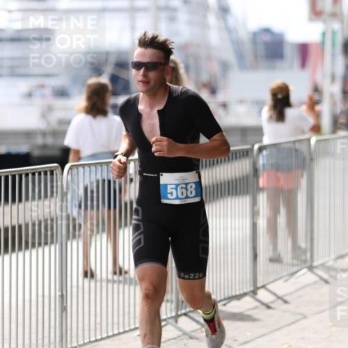 16.08.2026 - KN Förde Triathlon 2026 Antke Förster http://msf.ph/oto/10004506 16.08.2026 13:35:06 Laufen 568, 226 meine-sportfotos.de