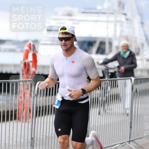 16.08.2026 - KN Förde Triathlon 2026 Antke Förster http://msf.ph/oto/10004565 16.08.2026 11:50:53 Laufen  meine-sportfotos.de
