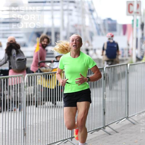 16.08.2026 - KN Förde Triathlon 2026 Antke Förster http://msf.ph/oto/10004566 16.08.2026 13:35:48 Laufen  meine-sportfotos.de
