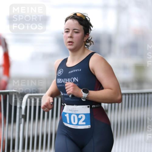 16.08.2026 - KN Förde Triathlon 2026 Antke Förster http://msf.ph/oto/10004596 16.08.2026 10:11:29 Laufen 102 meine-sportfotos.de