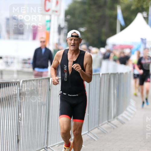 16.08.2026 - KN Förde Triathlon 2026 Antke Förster http://msf.ph/oto/10004633 16.08.2026 11:51:24 Laufen 2, 72 meine-sportfotos.de