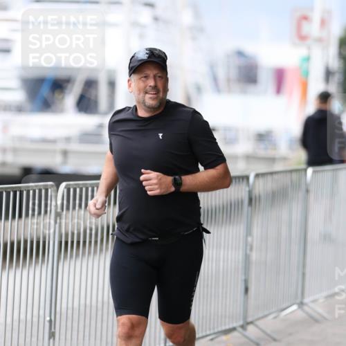 16.08.2026 - KN Förde Triathlon 2026 Antke Förster http://msf.ph/oto/10004725 16.08.2026 11:51:46 Laufen  meine-sportfotos.de