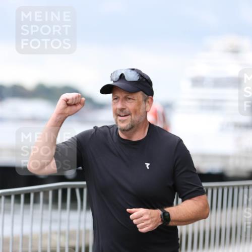 16.08.2026 - KN Förde Triathlon 2026 Antke Förster http://msf.ph/oto/10004729 16.08.2026 11:51:48 Laufen  meine-sportfotos.de