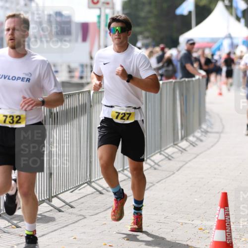 16.08.2026 - KN Förde Triathlon 2026 Antke Förster http://msf.ph/oto/10004738 16.08.2026 13:36:40 Laufen 727, 732 meine-sportfotos.de