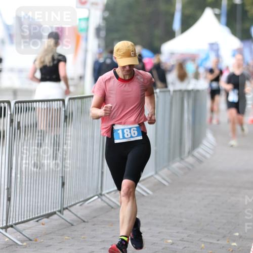 16.08.2026 - KN Förde Triathlon 2026 Antke Förster http://msf.ph/oto/10004976 16.08.2026 10:14:11 Laufen 186 meine-sportfotos.de