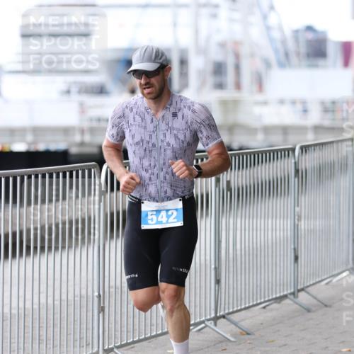 16.08.2026 - KN Förde Triathlon 2026 Antke Förster http://msf.ph/oto/10005230 16.08.2026 13:39:43 Laufen 542, 177 meine-sportfotos.de