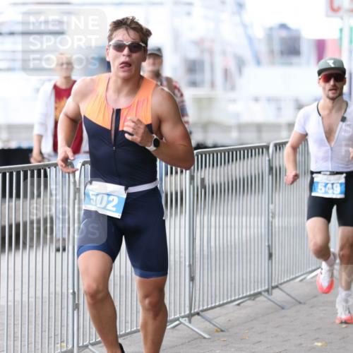 16.08.2026 - KN Förde Triathlon 2026 Antke Förster http://msf.ph/oto/10005382 16.08.2026 13:40:35 Laufen 502, 549 meine-sportfotos.de