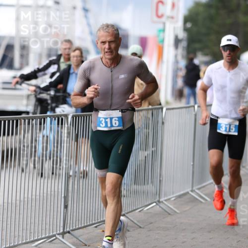 16.08.2026 - KN Förde Triathlon 2026 Antke Förster http://msf.ph/oto/10005489 16.08.2026 11:56:55 Laufen 23600, 316, 315 meine-sportfotos.de
