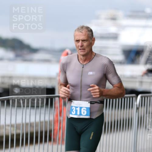 16.08.2026 - KN Förde Triathlon 2026 Antke Förster http://msf.ph/oto/10005497 16.08.2026 11:56:56 Laufen 316 meine-sportfotos.de