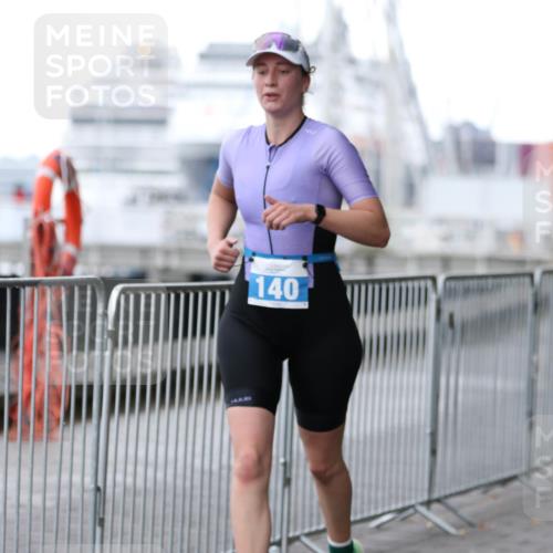 16.08.2026 - KN Förde Triathlon 2026 Antke Förster http://msf.ph/oto/10005548 16.08.2026 10:17:42 Laufen 140 meine-sportfotos.de