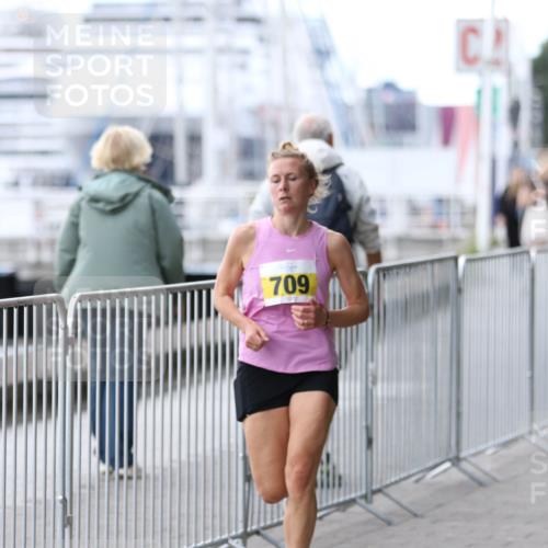 16.08.2026 - KN Förde Triathlon 2026 Antke Förster http://msf.ph/oto/10005894 16.08.2026 13:43:42 Laufen 709 meine-sportfotos.de