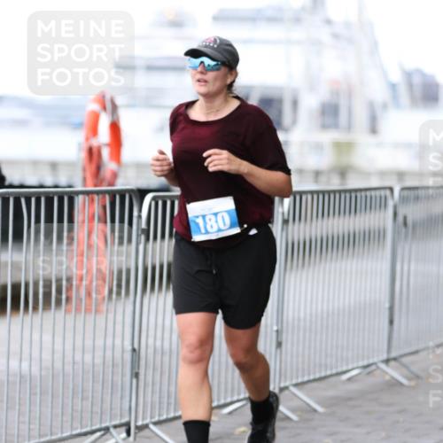 16.08.2026 - KN Förde Triathlon 2026 Antke Förster http://msf.ph/oto/10006252 16.08.2026 10:21:28 Laufen 180 meine-sportfotos.de