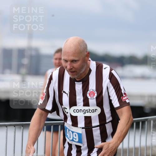 16.08.2026 - KN Förde Triathlon 2026 Antke Förster http://msf.ph/oto/10006325 16.08.2026 12:02:06 Laufen 1910, 909 meine-sportfotos.de