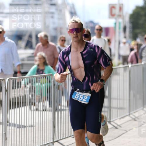 16.08.2026 - KN Förde Triathlon 2026 Antke Förster http://msf.ph/oto/10006401 16.08.2026 13:46:35 Laufen 3, 552 meine-sportfotos.de