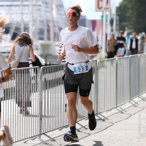 16.08.2026 - KN Förde Triathlon 2026 Antke Förster http://msf.ph/oto/10006515 16.08.2026 13:47:37 Laufen 533, 2 meine-sportfotos.de