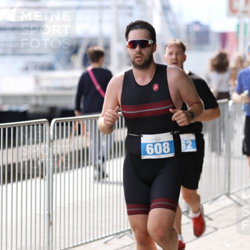 16.08.2026 - KN Förde Triathlon 2026 Antke Förster http://msf.ph/oto/10006545 16.08.2026 13:47:46 Laufen 608, 62 meine-sportfotos.de