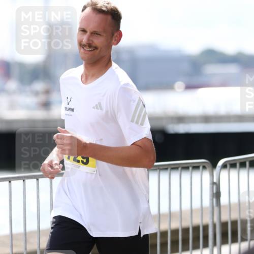 16.08.2026 - KN Förde Triathlon 2026 Antke Förster http://msf.ph/oto/10006566 16.08.2026 13:47:52 Laufen  meine-sportfotos.de