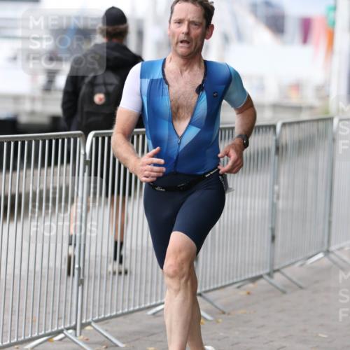 16.08.2026 - KN Förde Triathlon 2026 Antke Förster http://msf.ph/oto/10006598 16.08.2026 12:04:35 Laufen 77 meine-sportfotos.de
