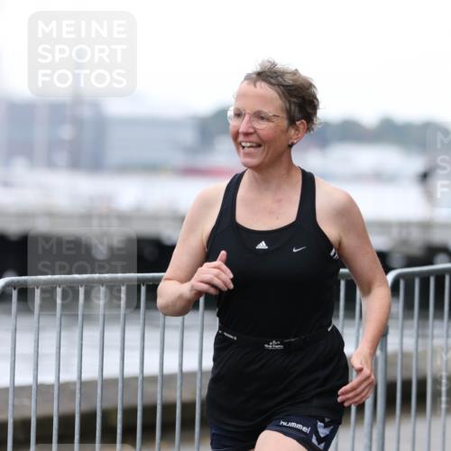 16.08.2026 - KN Förde Triathlon 2026 Antke Förster http://msf.ph/oto/10006789 16.08.2026 10:25:29 Laufen  meine-sportfotos.de