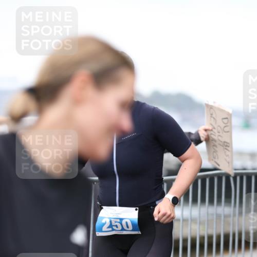 16.08.2026 - KN Förde Triathlon 2026 Antke Förster http://msf.ph/oto/10007155 16.08.2026 10:27:55 Laufen 250 meine-sportfotos.de