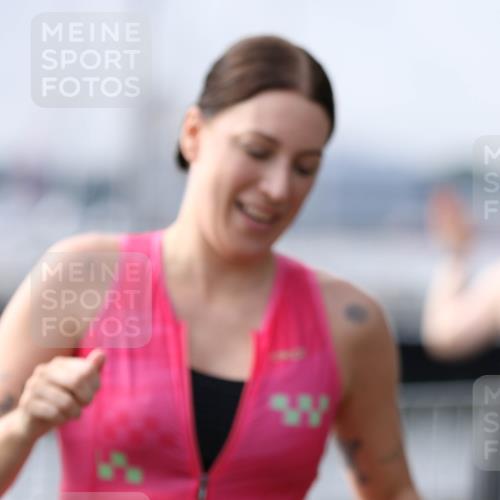 16.08.2026 - KN Förde Triathlon 2026 Antke Förster http://msf.ph/oto/10008568 16.08.2026 10:39:31 Laufen 805 meine-sportfotos.de