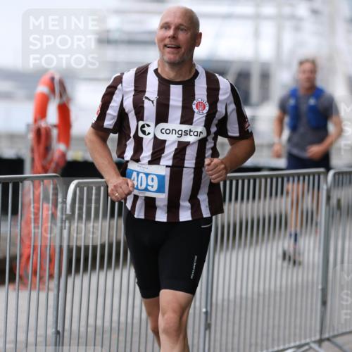 16.08.2026 - KN Förde Triathlon 2026 Antke Förster http://msf.ph/oto/10008681 16.08.2026 12:21:54 Laufen 409, 1910 meine-sportfotos.de