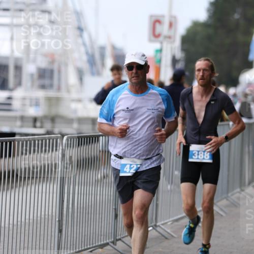 16.08.2026 - KN Förde Triathlon 2026 Antke Förster http://msf.ph/oto/10008693 16.08.2026 12:21:59 Laufen 427, 388 meine-sportfotos.de