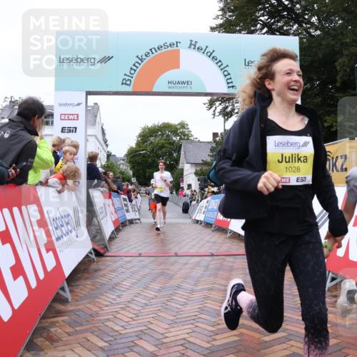 30.08.2026 - Blankeneser Heldenlauf Lena Gebhardt http://msf.ph/oto/10016710 30.08.2026 09:57:22 Ziel 1028, 1296, 1321, 1377, 1520 meine-sportfotos.de