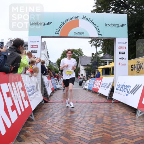 30.08.2026 - Blankeneser Heldenlauf Lena Gebhardt http://msf.ph/oto/10016721 30.08.2026 09:57:24 Ziel 1028, 1296, 1321, 1377, 1520 meine-sportfotos.de
