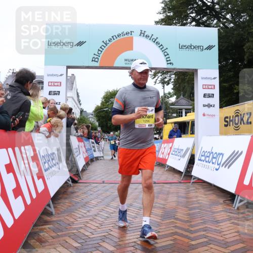 30.08.2026 - Blankeneser Heldenlauf Lena Gebhardt http://msf.ph/oto/10016749 30.08.2026 09:57:28 Ziel 1028, 1296, 1321, 1377 meine-sportfotos.de