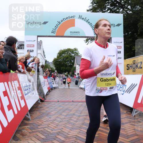 30.08.2026 - Blankeneser Heldenlauf Lena Gebhardt http://msf.ph/oto/10016832 30.08.2026 09:57:40 Ziel 1080, 1082, 1254, 1524 meine-sportfotos.de
