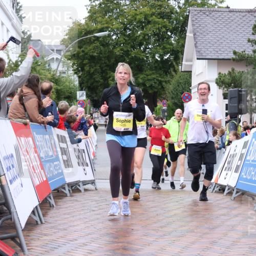 30.08.2026 - Blankeneser Heldenlauf Lena Gebhardt http://msf.ph/oto/10017010 30.08.2026 09:58:05 Ziel 1262, 1392, 1435, 1619, 1620 meine-sportfotos.de