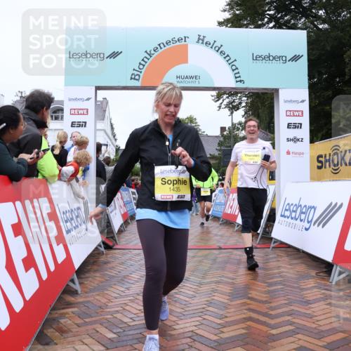 30.08.2026 - Blankeneser Heldenlauf Lena Gebhardt http://msf.ph/oto/10017043 30.08.2026 09:58:09 Ziel 1262, 1263, 1392, 1435, 1541, 1619, 1620, 1704 meine-sportfotos.de