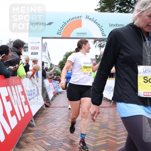 30.08.2026 - Blankeneser Heldenlauf Lena Gebhardt http://msf.ph/oto/10017053 30.08.2026 09:58:10 Ziel 1262, 1263, 1392, 1435, 1541, 1619, 1620, 1704 meine-sportfotos.de