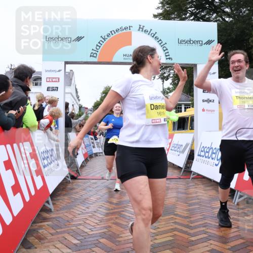 30.08.2026 - Blankeneser Heldenlauf Lena Gebhardt http://msf.ph/oto/10017057 30.08.2026 09:58:10 Ziel 1262, 1263, 1392, 1435, 1541, 1619, 1620, 1704 meine-sportfotos.de