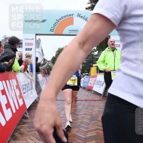 30.08.2026 - Blankeneser Heldenlauf Lena Gebhardt http://msf.ph/oto/10017071 30.08.2026 09:58:11 Ziel 1262, 1263, 1392, 1435, 1541, 1619, 1620, 1704 meine-sportfotos.de