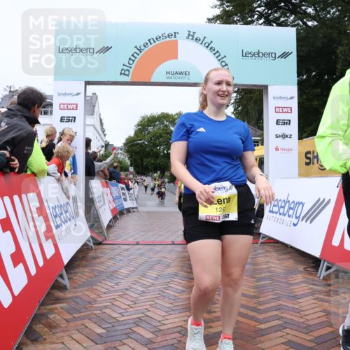 30.08.2026 - Blankeneser Heldenlauf Lena Gebhardt http://msf.ph/oto/10017082 30.08.2026 09:58:12 Ziel 1262, 1263, 1435, 1541, 1619, 1620, 1704 meine-sportfotos.de