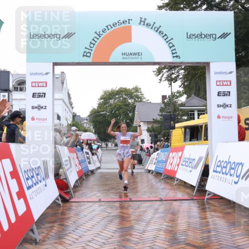 30.08.2026 - Blankeneser Heldenlauf Lena Gebhardt http://msf.ph/oto/10017803 30.08.2026 09:22:18 Ziel 3520, 3585, 3674, 3711 meine-sportfotos.de
